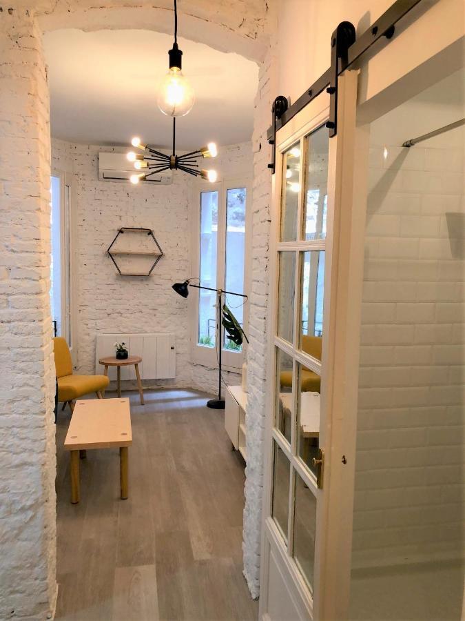 Vintage Design Flat In Center *